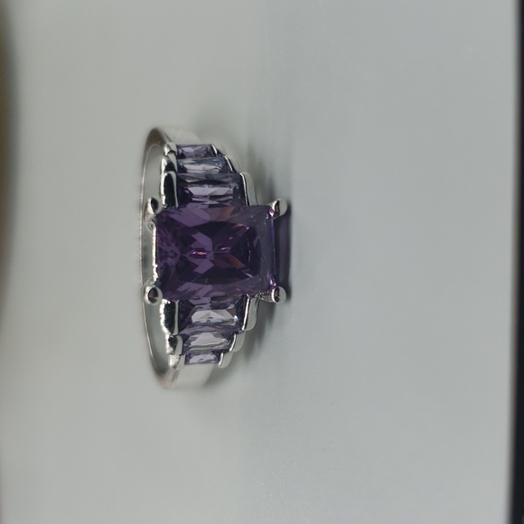 Light Amethyst Right - Picture 4 of 4